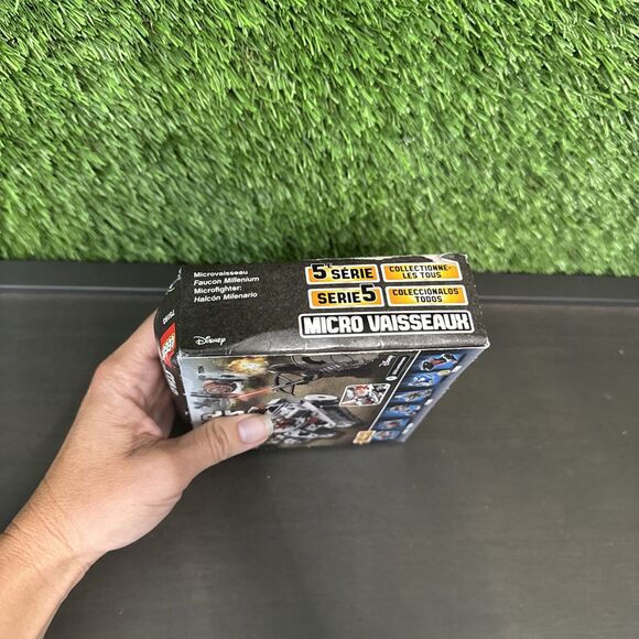 Lego STAR WARS Millennium Falcon Microfighter 75193 Chewbacca Damaged Box - Picture 4 of 6